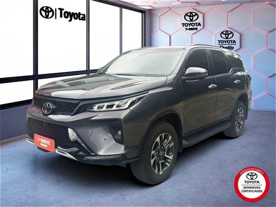 TOYOTA HILUX SW4 2.8 D-4D TURBO DIESEL DIAMOND 7L 4X4 AUTOMÁTICO TOYOTA HILUX SW4 2.8 D-4D TURBO DIESEL DIAMOND 7L 4X4 AUTOMÁTICO